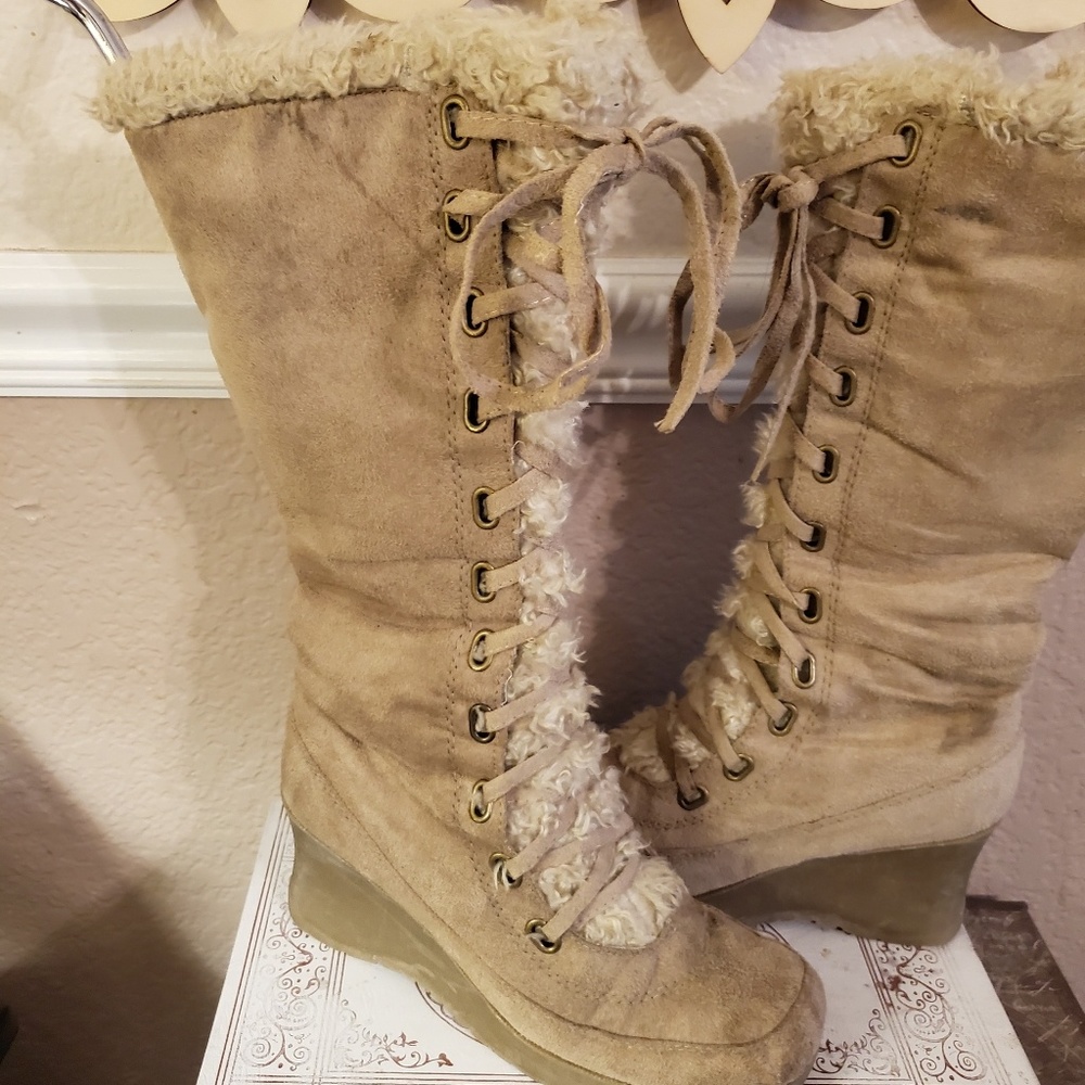 Wedge boots